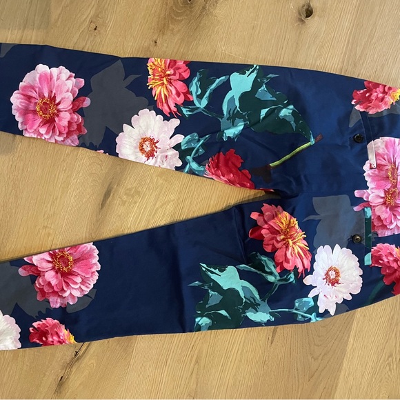 Banana Republic Avery Blue Floral Capri 00 Petite - Picture 4 of 7